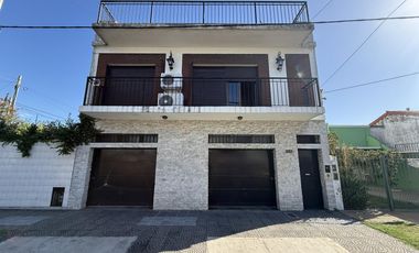 Casa 3 ambientes con Cochera y Patio en Venta - Wilde