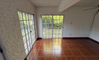 Casa 3 ambientes con Cochera y Patio en Venta - Wilde