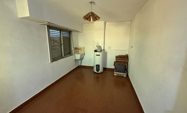 Casa 3 ambientes con Cochera y Patio en Venta - Wilde