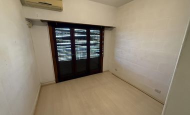 Casa 3 ambientes con Cochera y Patio en Venta - Wilde