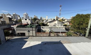 Casa 3 ambientes con Cochera y Patio en Venta - Wilde