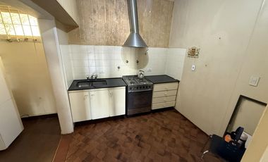 Casa 3 ambientes con Cochera y Patio en Venta - Wilde