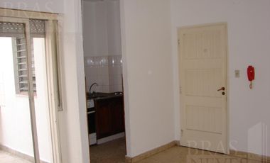 2 ambientes en Olivos / Balcón contrafrente