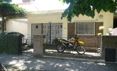 CASA EN ADROGUE EN EXCELENTE UBICACION
