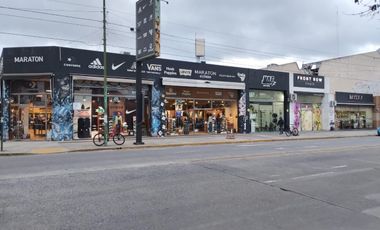Locales en esquina