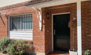 Casa tríplex en alquiler, en barrio cerrado, en Victoria, San Fernando.