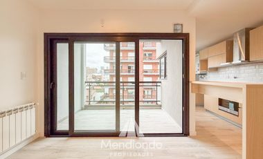 Semipiso 3 amb al frente con Balcón terraza y COCHERA - Plaza Mitre