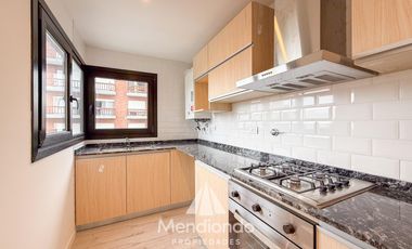 Semipiso 3 amb al frente con Balcón terraza y COCHERA - Plaza Mitre
