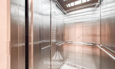 Semipiso 3 amb al frente con Balcón terraza y COCHERA - Plaza Mitre