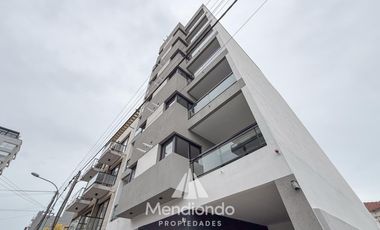 Semipiso 3 amb al frente con Balcón terraza y COCHERA - Plaza Mitre
