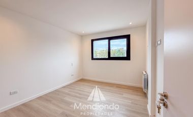 Semipiso 3 amb al frente con Balcón terraza y COCHERA - Plaza Mitre