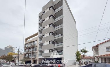 Semipiso 3 amb al frente con Balcón terraza y COCHERA - Plaza Mitre