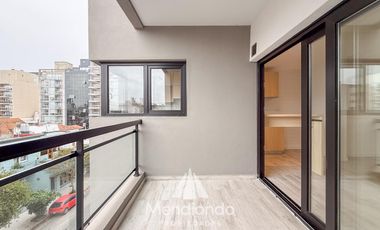 Semipiso 3 amb al frente con Balcón terraza y COCHERA - Plaza Mitre