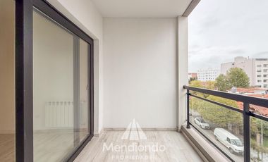 Semipiso 3 amb al frente con Balcón terraza y COCHERA - Plaza Mitre