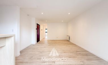 Semipiso 3 amb al frente con Balcón terraza y COCHERA - Plaza Mitre