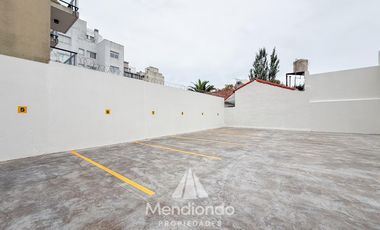 Semipiso 3 amb al frente con Balcón terraza y COCHERA - Plaza Mitre