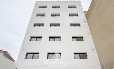 Semipiso 3 amb al frente con Balcón terraza y COCHERA - Plaza Mitre