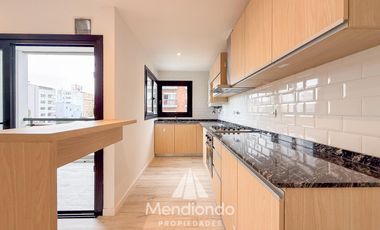 Semipiso 3 amb al frente con Balcón terraza y COCHERA - Plaza Mitre