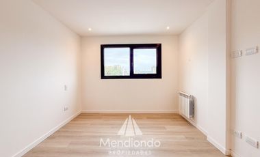 Semipiso 3 amb al frente con Balcón terraza y COCHERA - Plaza Mitre
