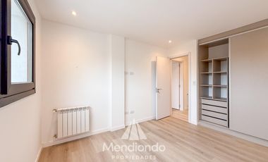 Semipiso 3 amb al frente con Balcón terraza y COCHERA - Plaza Mitre