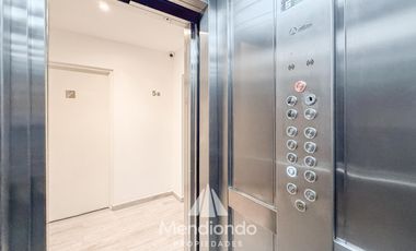 Semipiso 3 amb al frente con Balcón terraza y COCHERA - Plaza Mitre