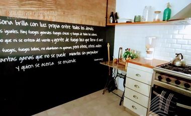Excelente casa con pileta climatizada por ozonización. Sobre exuberante lote OPORTUNIDAD  RETASADA