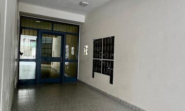 Departamento en pleno centro al frente de supermercado Vea
