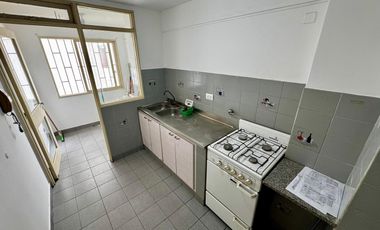Departamento en pleno centro al frente de supermercado Vea