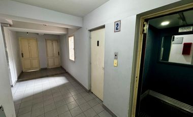 Departamento en pleno centro al frente de supermercado Vea