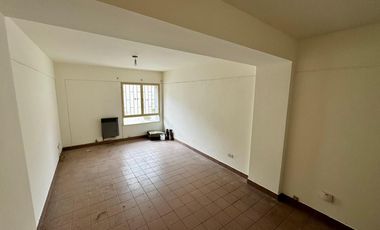 Departamento en pleno centro al frente de supermercado Vea