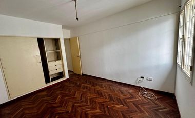 Departamento en pleno centro al frente de supermercado Vea