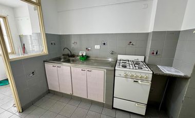 Departamento en pleno centro al frente de supermercado Vea