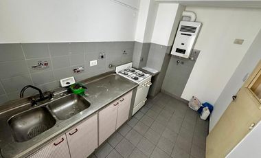Departamento en pleno centro al frente de supermercado Vea