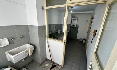 Departamento en pleno centro al frente de supermercado Vea
