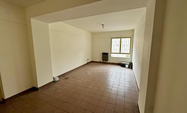 Departamento en pleno centro al frente de supermercado Vea