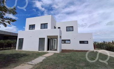 Casa en San Sebastian en AREA 7, A ESTRENAR