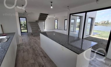Casa en San Sebastian en AREA 7, A ESTRENAR