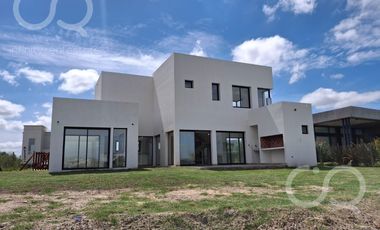 Casa en San Sebastian en AREA 7, A ESTRENAR