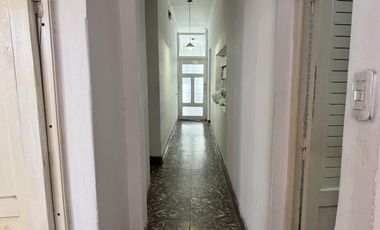 Casa de 4 habitaciones en avenida avellaneda al 600