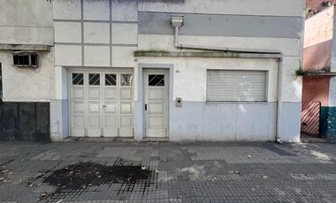 Casa de 4 habitaciones en avenida avellaneda al 600
