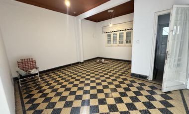 Casa de 4 habitaciones en avenida avellaneda al 600