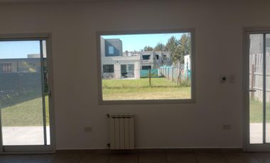 Casas de Santa Ana | Alquiler | Casa de 2 dormitorios y playroom o 3er dormitorio