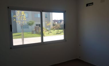 Casas de Santa Ana | Alquiler | Casa de 2 dormitorios y playroom o 3er dormitorio