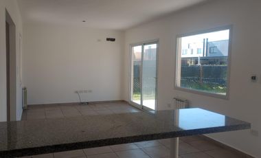 Casas de Santa Ana | Alquiler | Casa de 2 dormitorios y playroom o 3er dormitorio