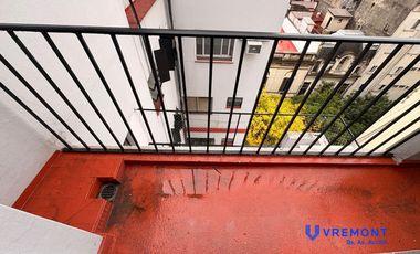 Alquiler de departamento monoambiente con balcón en el barrio de Congreso.