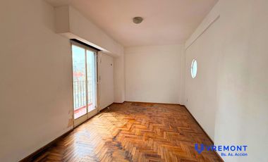 Alquiler de departamento monoambiente con balcón en el barrio de Congreso.