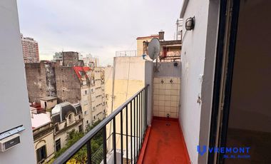 Alquiler de departamento monoambiente con balcón en el barrio de Congreso.