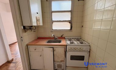 Alquiler de departamento monoambiente con balcón en el barrio de Congreso.