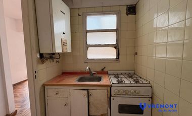Alquiler de departamento monoambiente con balcón en el barrio de Congreso.