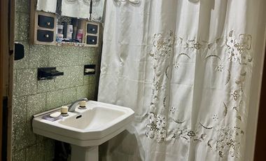 Casa en venta en el pueblo - Dos dormitorios un baño - Excelente ubicación